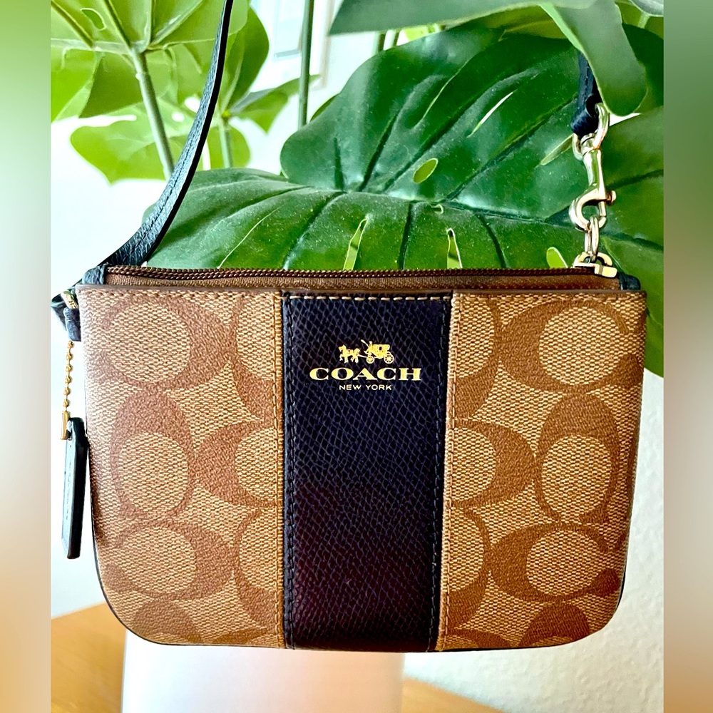 Brand new Coach Corner Zip Wristlet